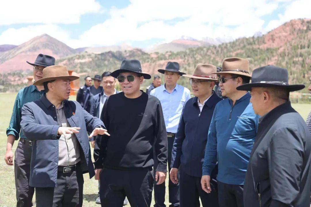 张琨明,王永震赴玉树市下拉秀镇,杂多县昂赛乡调研虫草采集管理工作