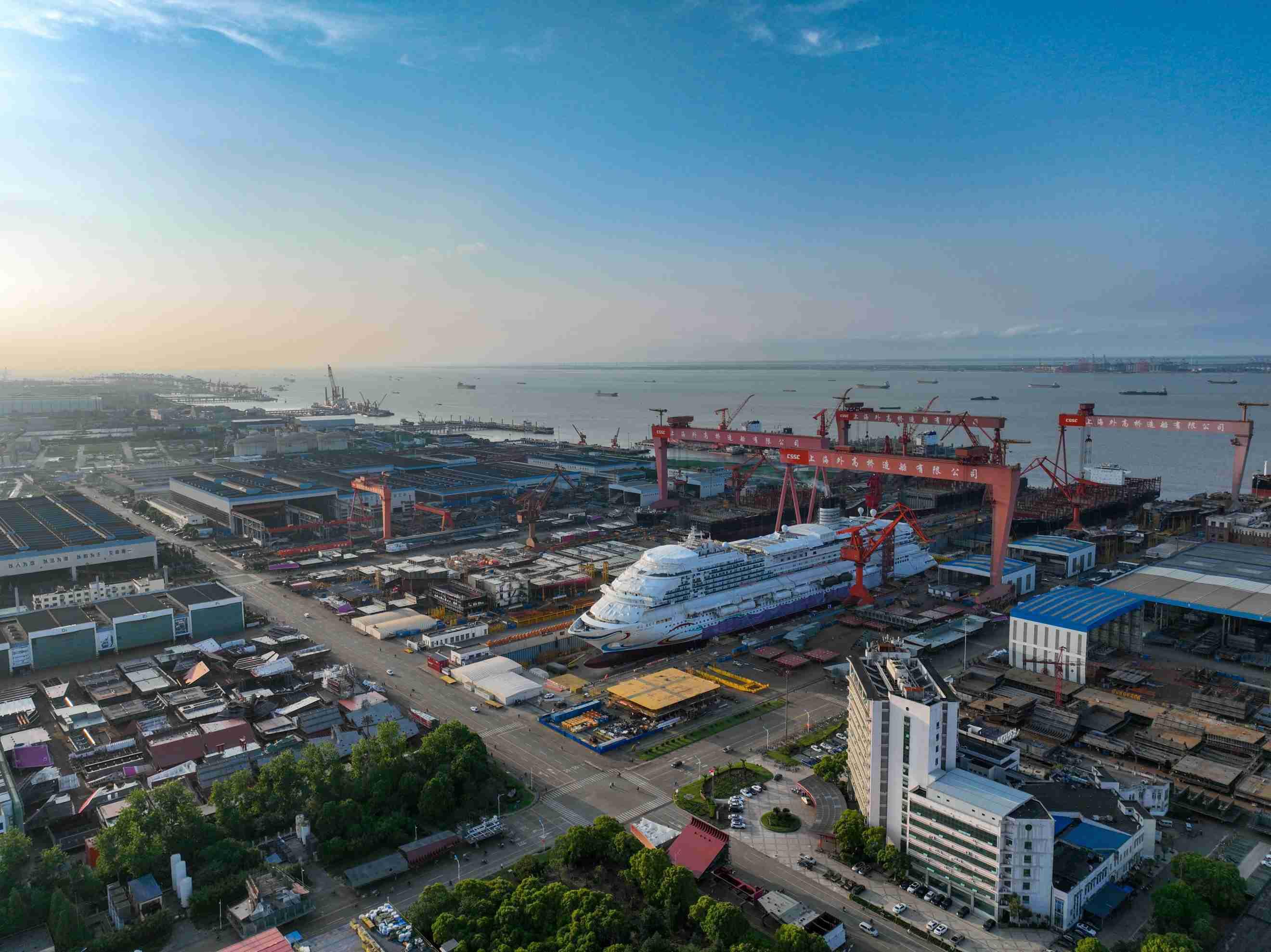 外高桥造船"期中"获高分_生产_经营_邮轮