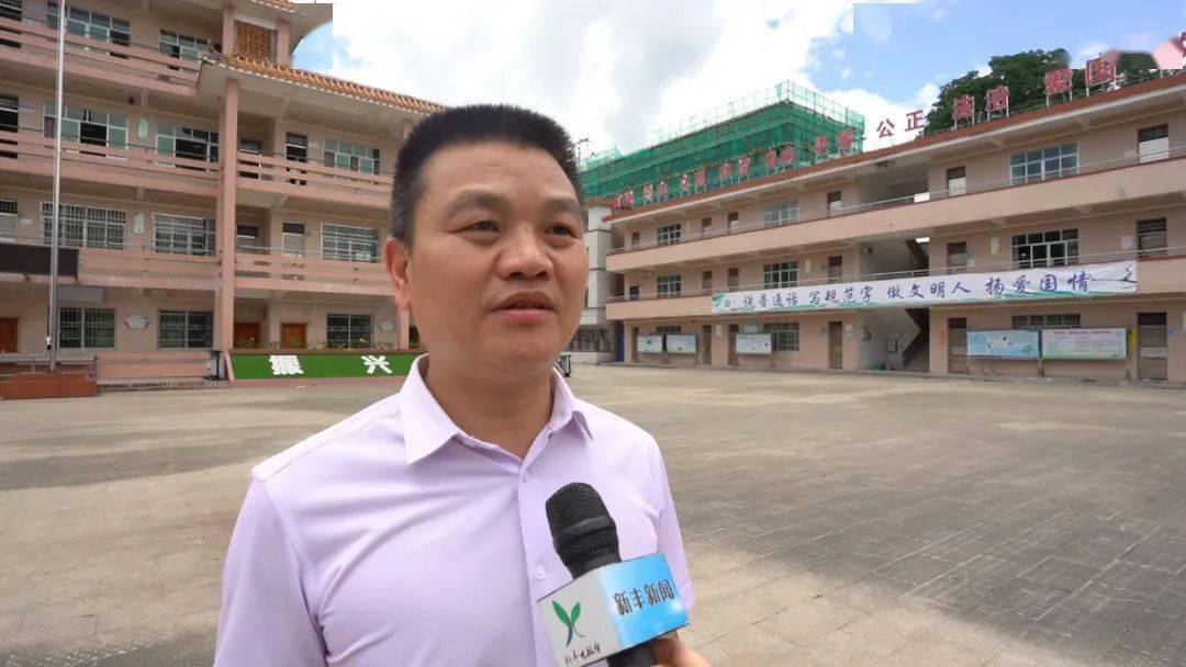 新丰县遥田中学校长 温文化接下来会对两栋旧宿舍楼进行外立面的提升