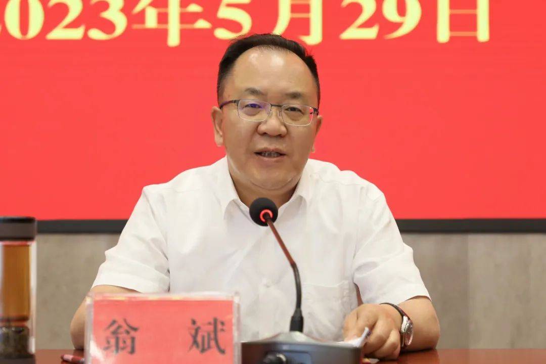 会上,翁斌宣读州委关于字德海等2名同志任免职的决定,字德海任大理