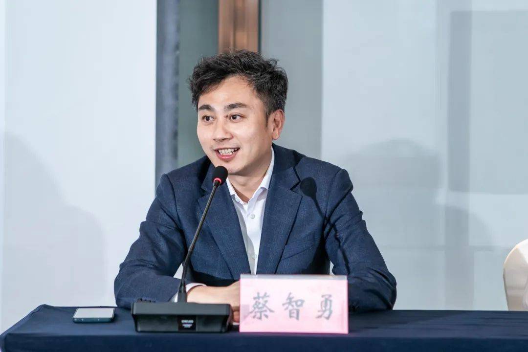 南京审计大学心理健康教育教学部主持工作副主任蔡智勇在开班仪式上