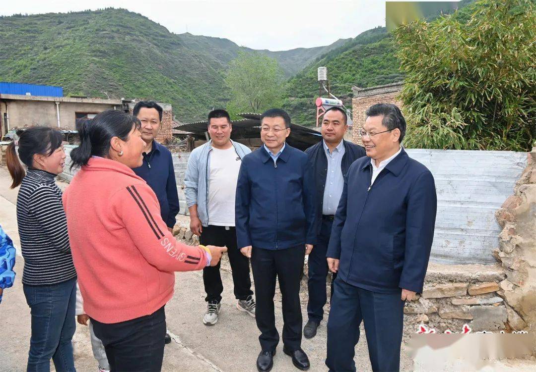 任振鹤在宕昌县开展主题教育蹲点调研时强调:坚持从农民群众的喜怒