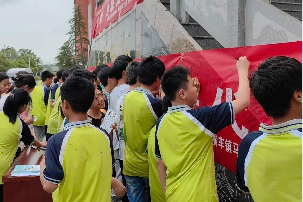 无烟 为成长护航——蕲春县开展第36个世界无烟日主题宣传活动_校园