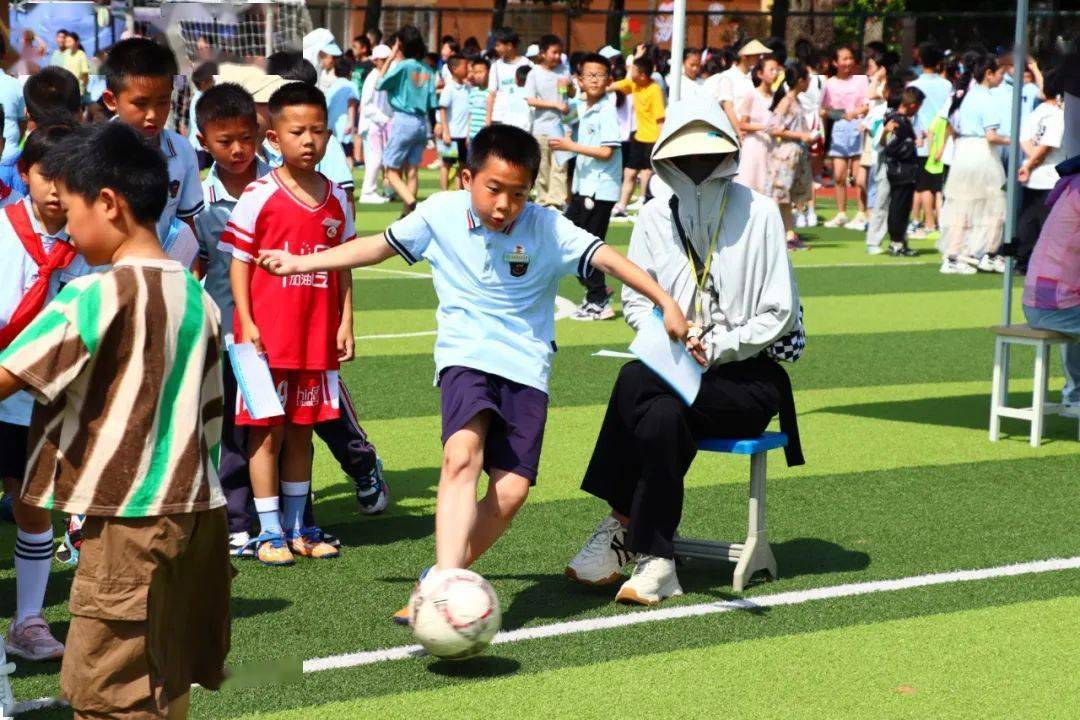 柳市七小开展第五届校园足球嘉年华活动_游戏_氛围_项目