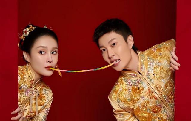 15年前,赵本山风光嫁女,倒贴百万,如今大女儿一家怎么样了?