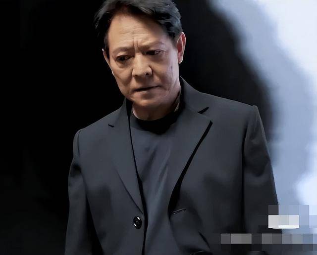 近日李连杰为游戏品牌代言公开亮相,视频见到李连杰身材暴瘦,满脸的