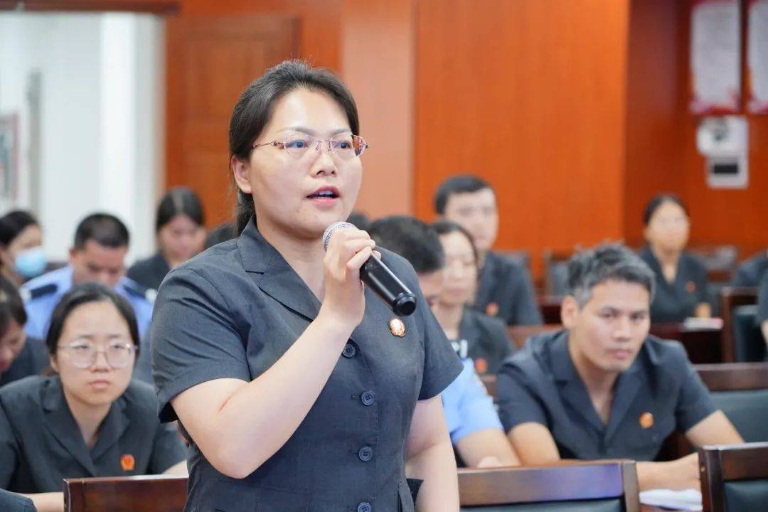 "梧州市中级人民法院民二庭法官助理黄仕灵感慨地说道.