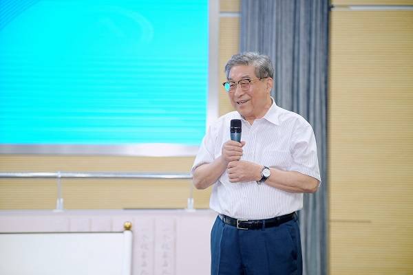 上海市第三女子中学和上海师范大学附属中学这两所市重点中学的校长