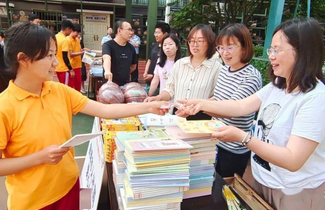 曲靖南关学生图片