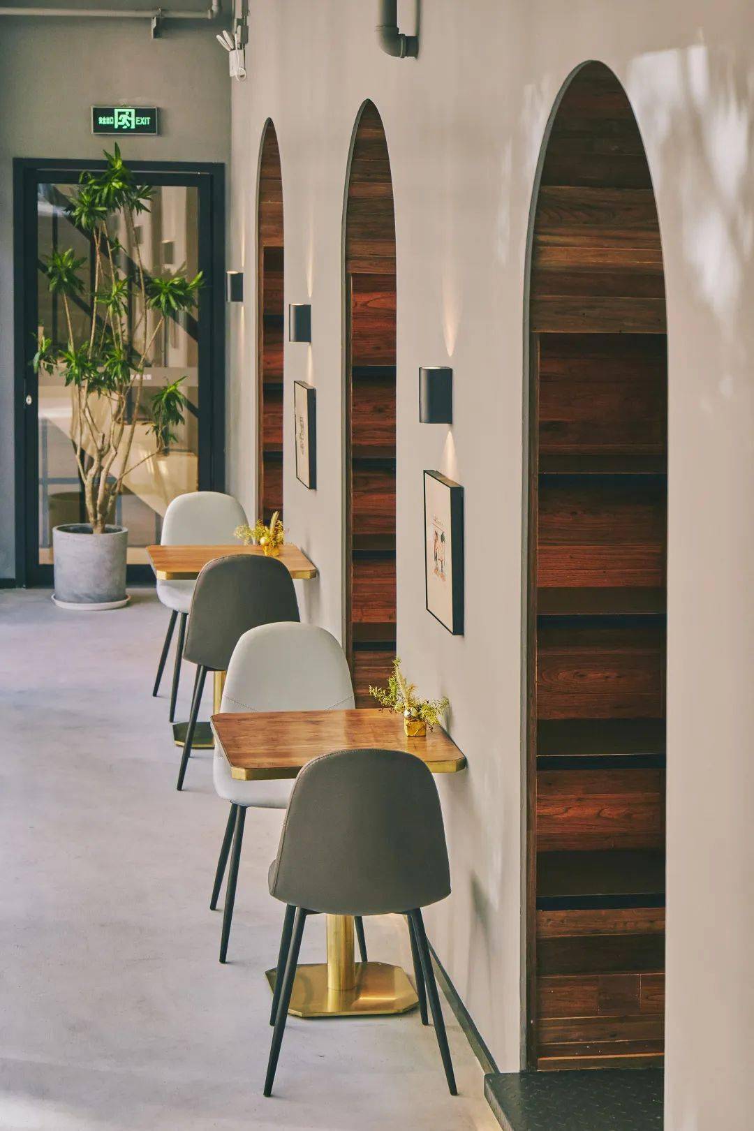 深夜书店节|这两家店限时营业至深夜,留一方书桌给你独处_朵云_小时