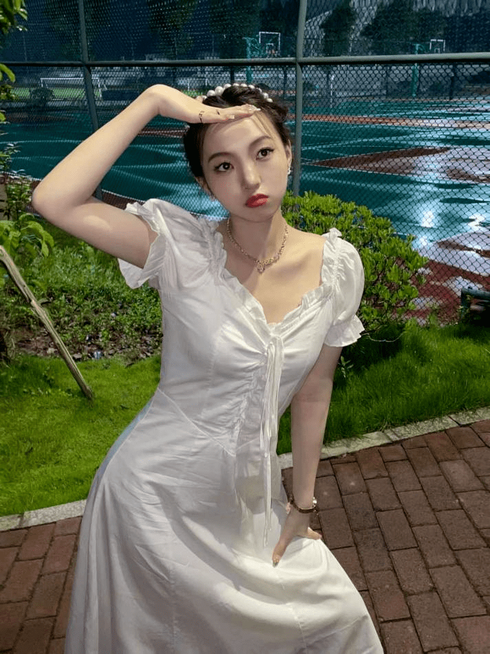 张梓馨07来自淬炼·国际商学院,不艺术的外表下埋藏着一颗十分热爱