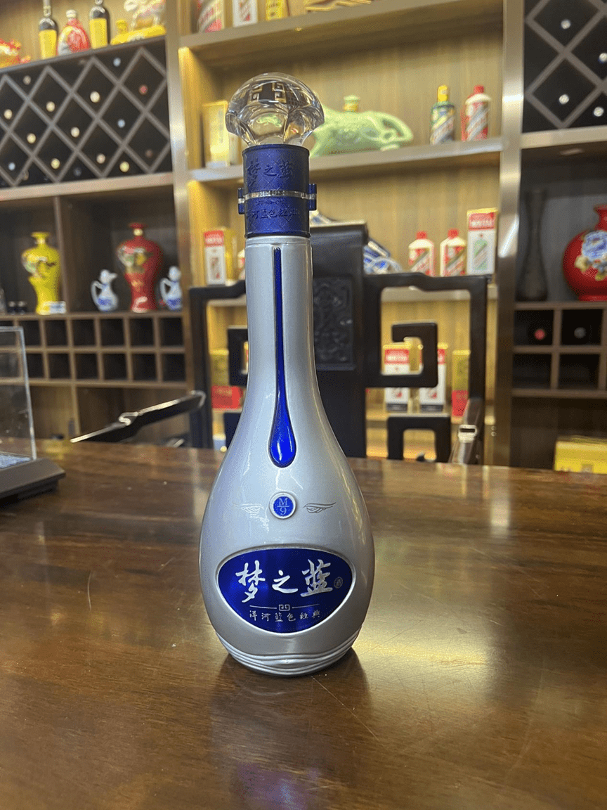 洋河的梦之蓝系列是中国高端绵柔白酒的品质标杆,其中梦之蓝m9更是