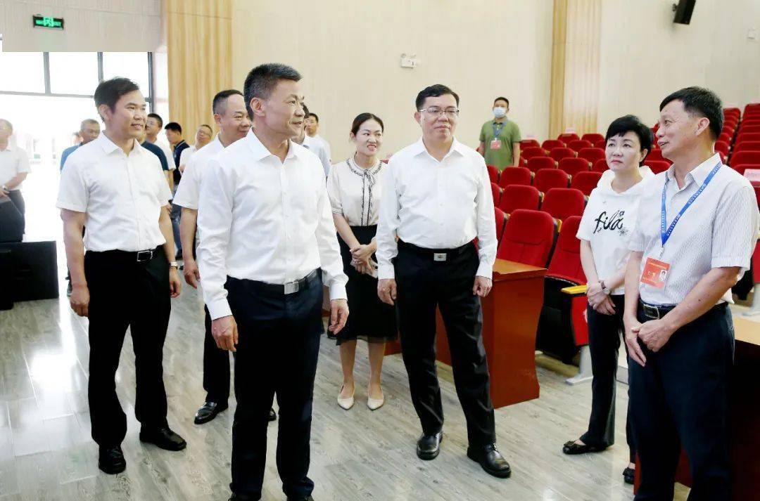 书记市长检查高考考点_工作_考生_有关