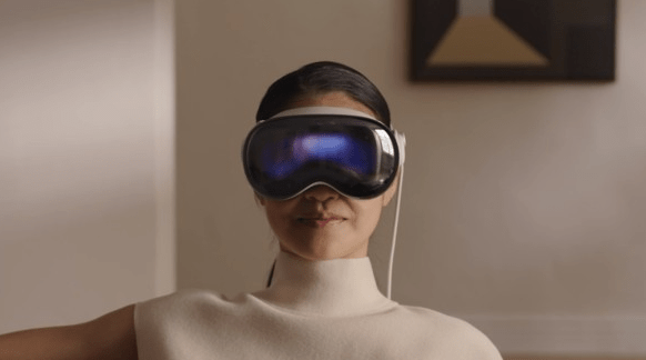 Vision Pro头显:技术强悍但面临挑战 能否成为颠覆性产品?_应用_市场_空间