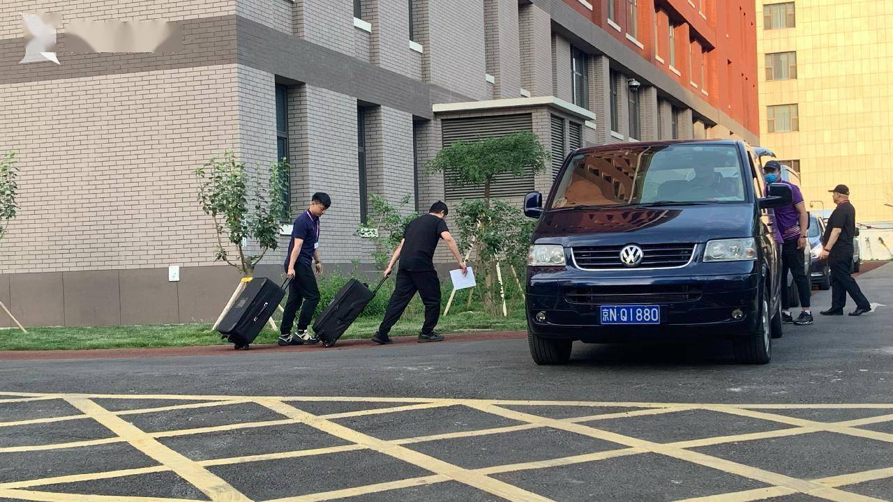 记者直击高考试卷绝密押运:民警随车全程监管_考试中心_北京市_海淀区