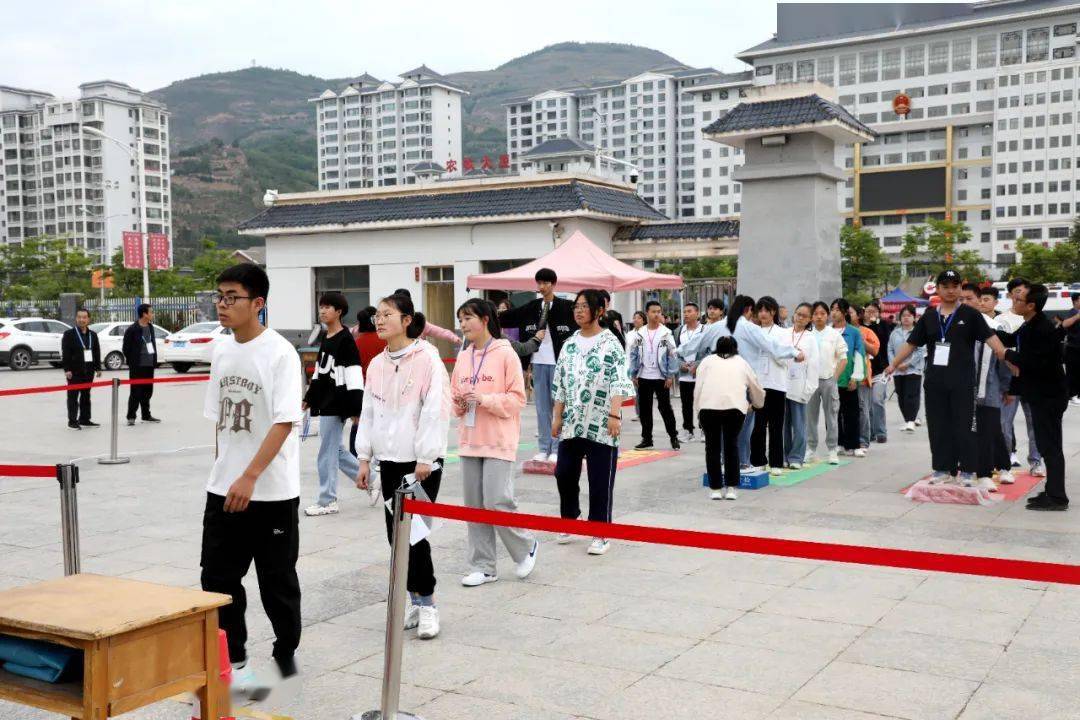 其中理工类1830人,文史类1146人,全县设礼县一中和礼县实验中学两个