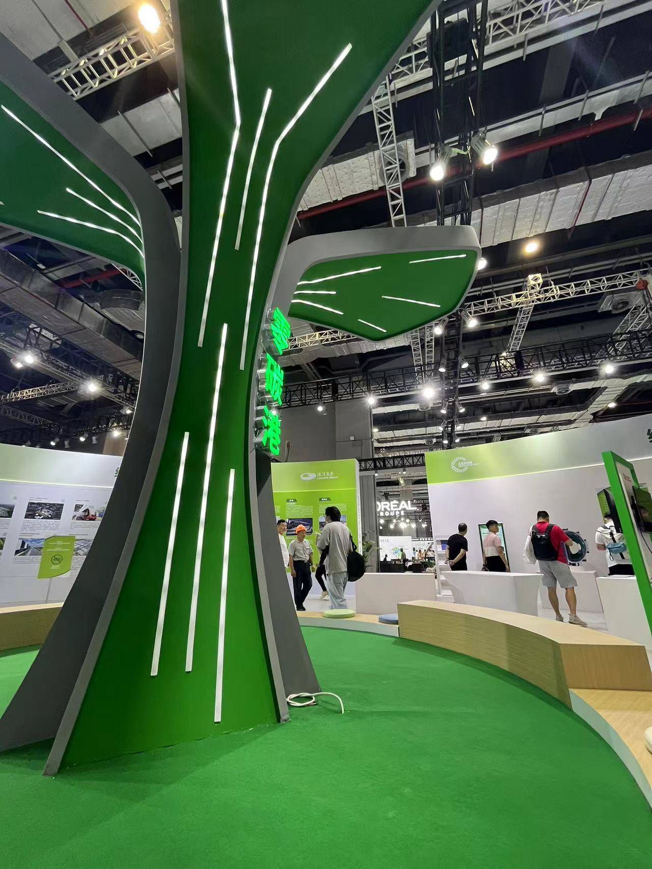 记者提前探营,带你开启"碳"索旅程!_绿色_特斯拉_展台