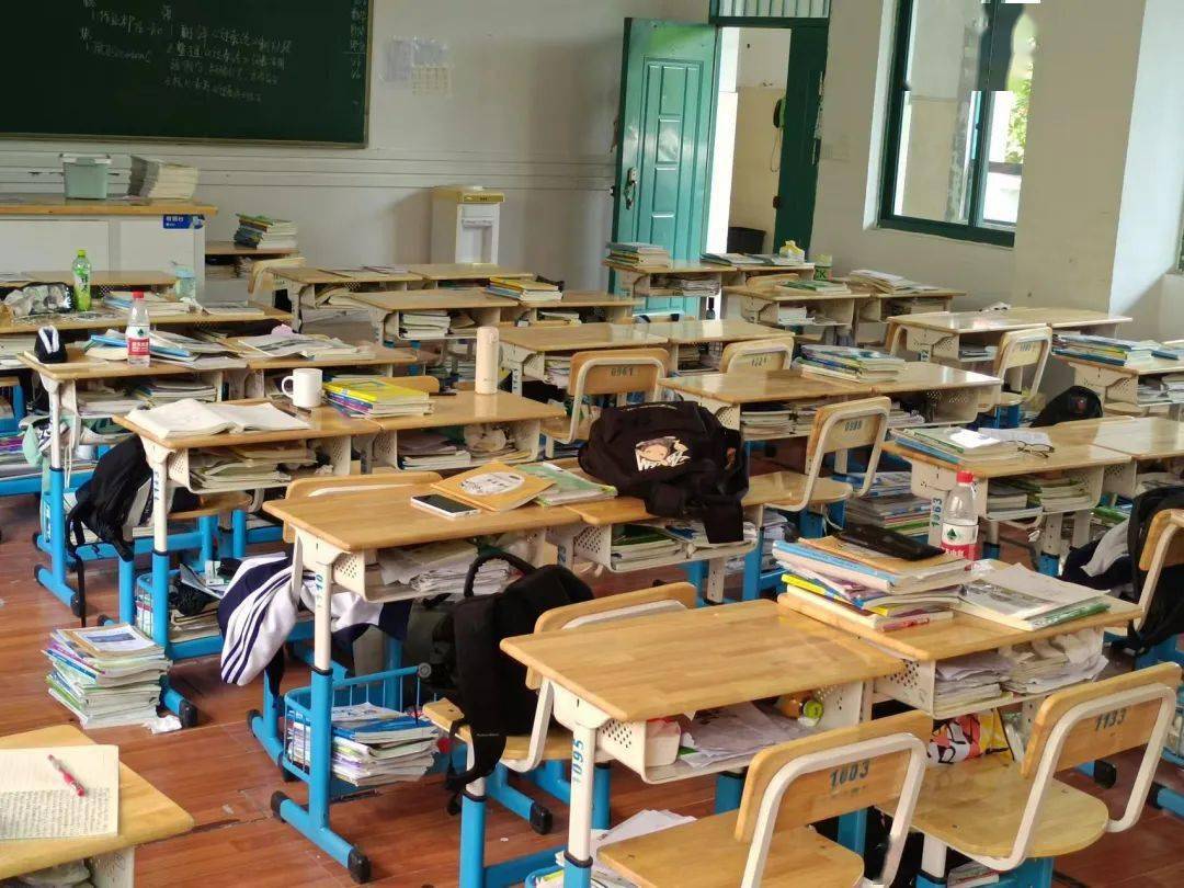 悦读·潮文丨青春是校园实训楼的晚霞,灿烂而短暂_海宁市_征稿_教室