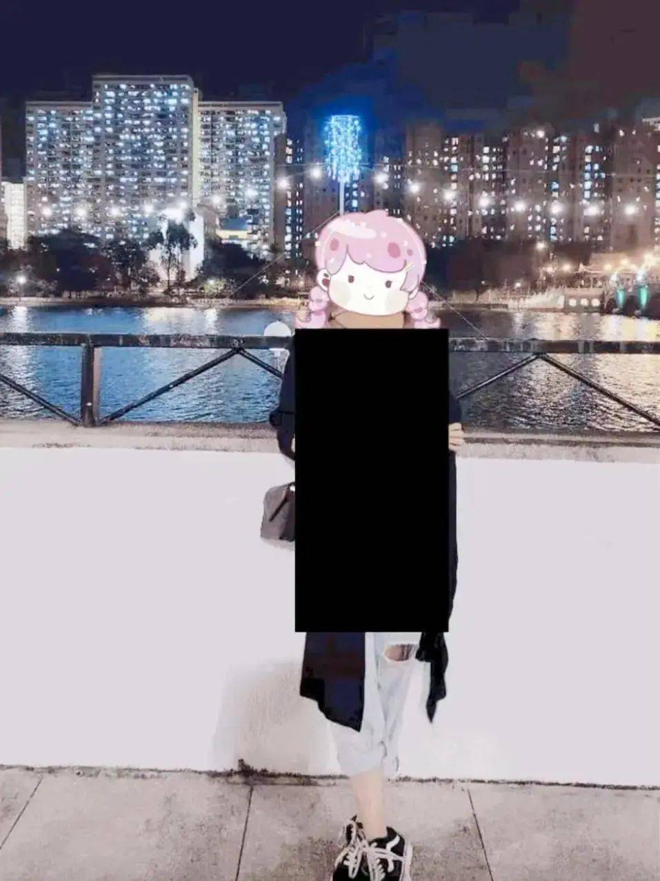 该女子还在其推特账号上,声称自己是"良家妇女",但"喜欢露出"