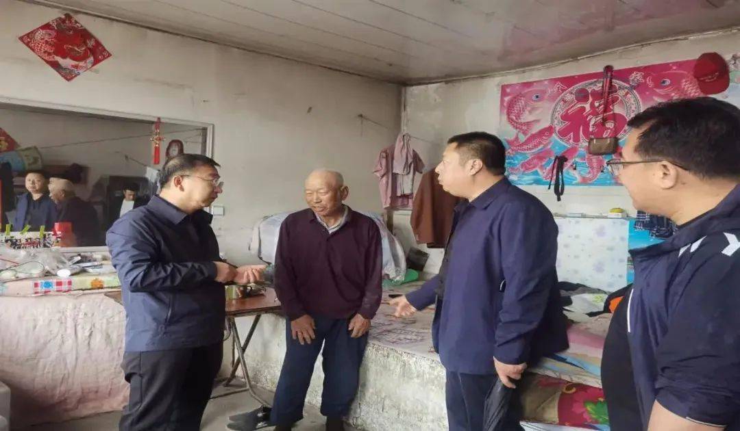 6月9日-10日,呼伦贝尔市民政局党组书记,局长曹东雷深入阿荣旗就养老