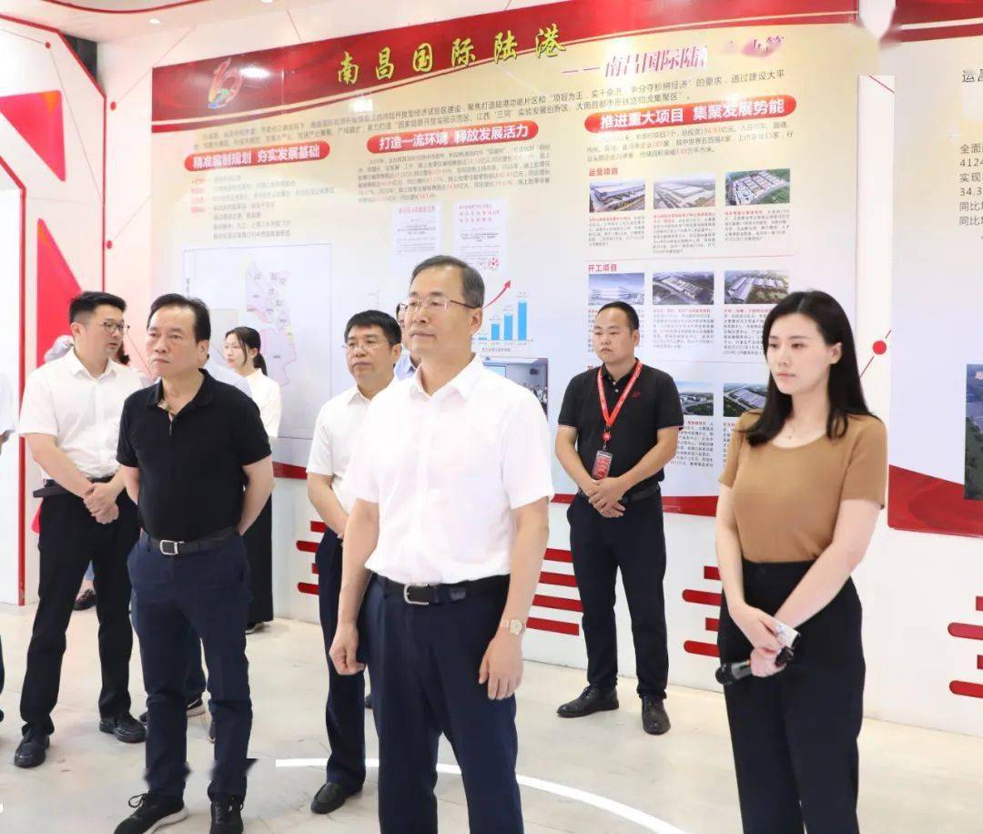 省政府副秘书长杜章彪,省商务厅副厅长梁小康等参加调研.