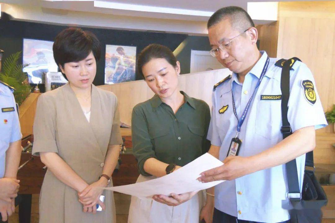 6月13日,常德市委宣传部,市文化市场综合行政执法支队联合武陵区开展