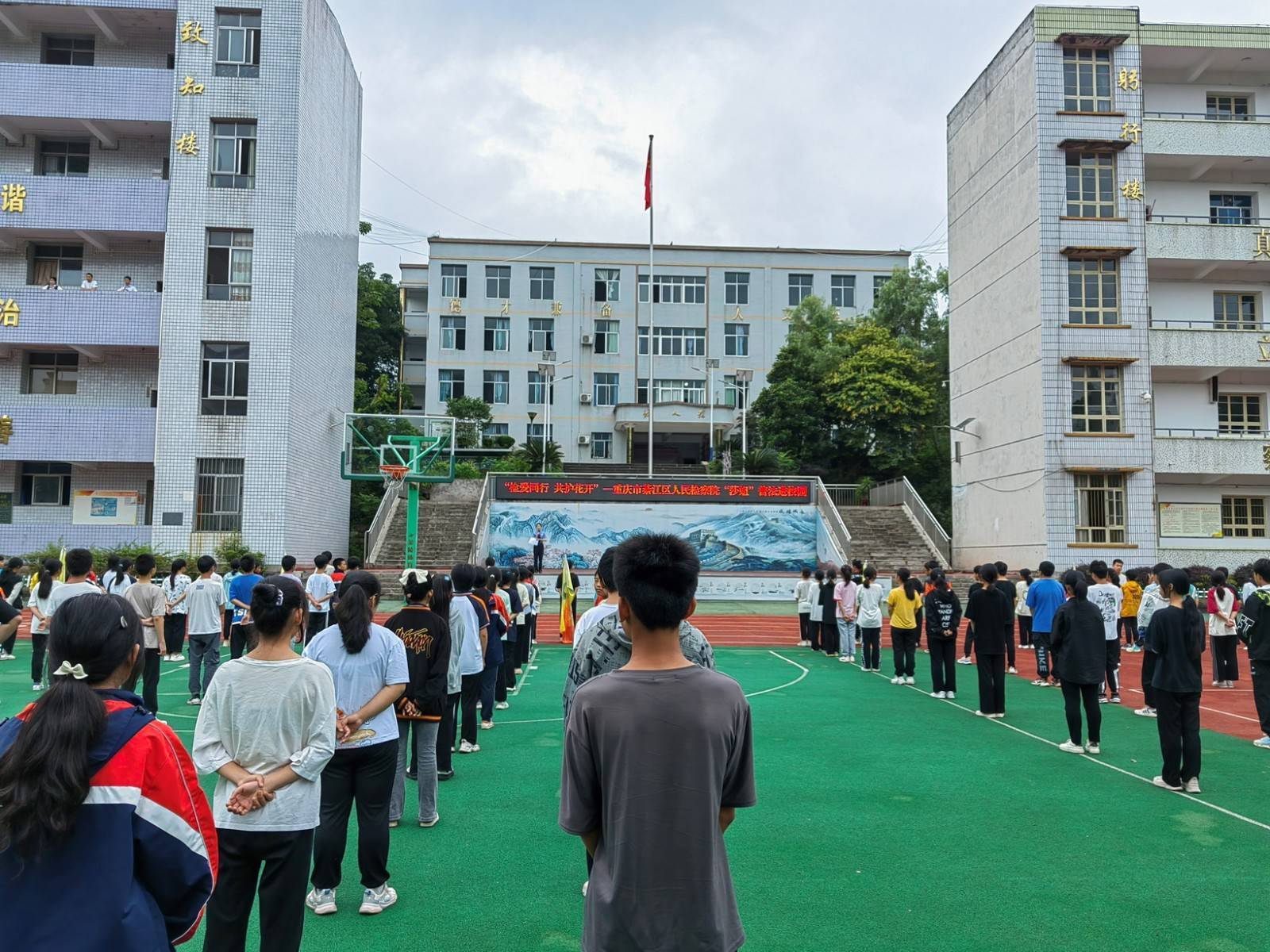 石角中學開展莎姐普法進校園活動打通中學開展預防青少年犯罪普法活動