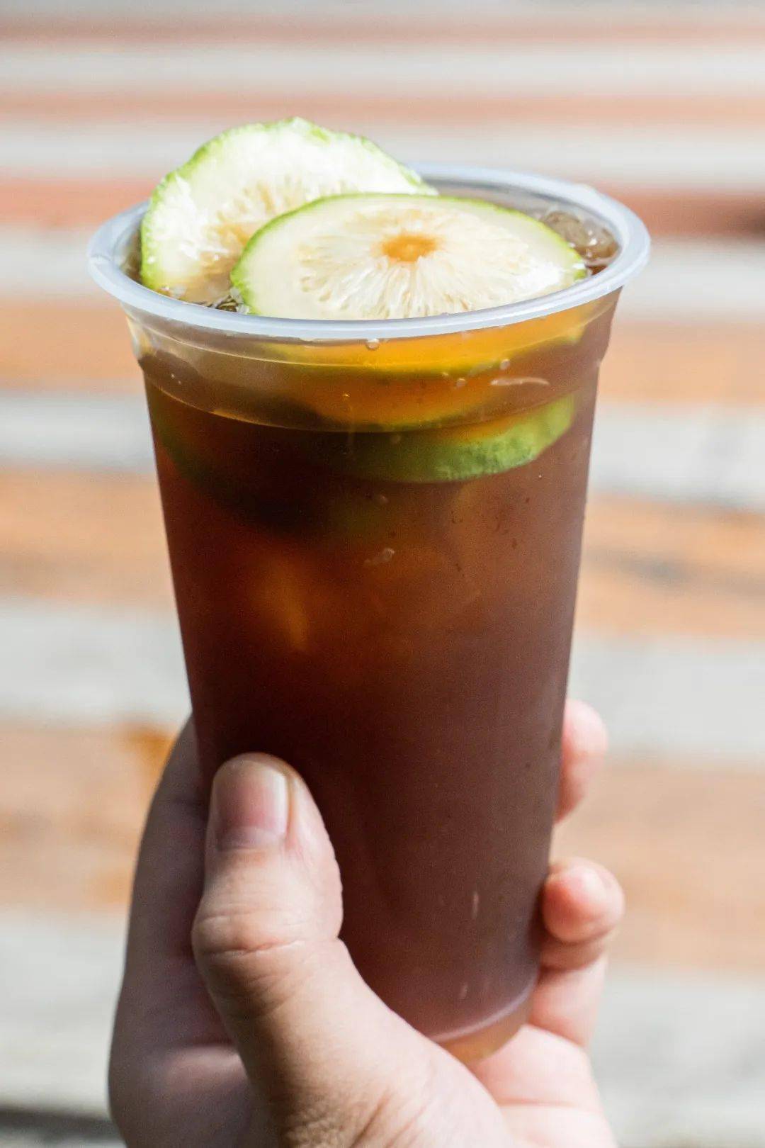 手打香水柠檬红茶/如果你更爱清新奶绿,这款/手炒黑糖珍珠奶绿/是你