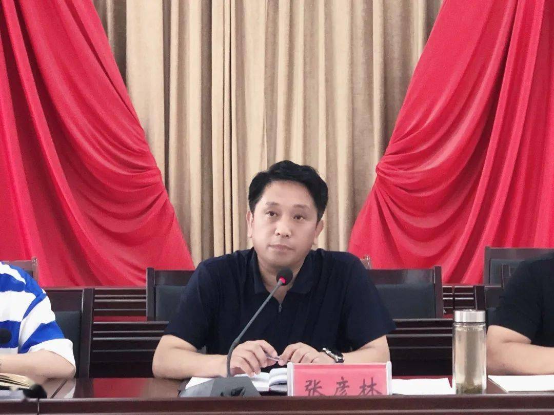 上官镇召开"村室提标,跃级创星"暨人居环境整治工作加压推进会