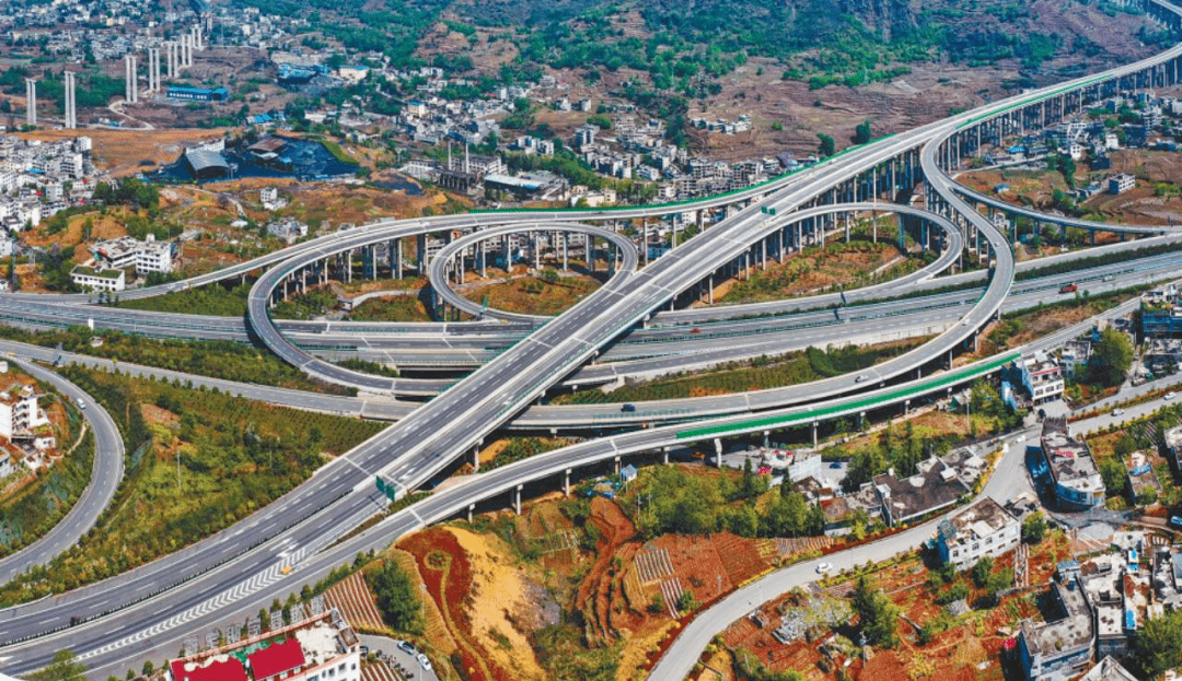 昭通市高速公路投资发展有限责任公司建设的宜(宾)毕(节)高速公路镇雄