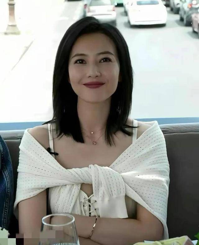 高圆圆直播暴露"真实身材"!