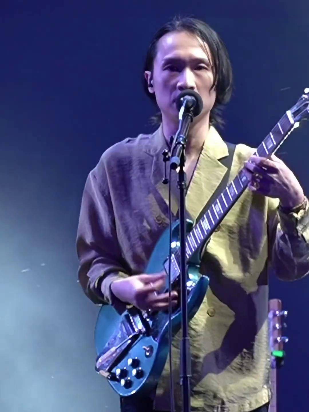 心脏突然少跳了一下正好补上了初次相见的心动郭顶 凄美地