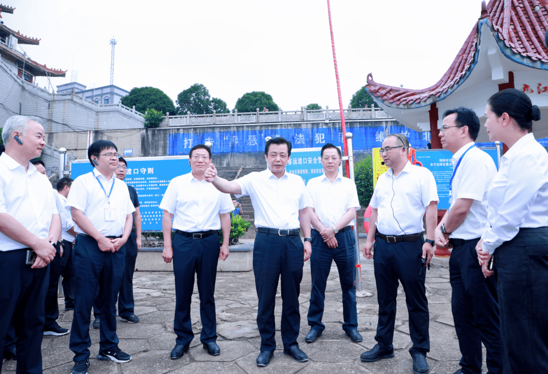 秦国文在全省中小学生防溺水工作现场推进会上强调 全力打赢防范学生