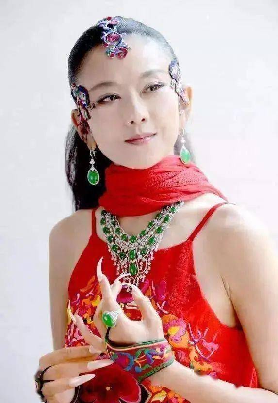 杨丽萍:请穿上衣服再跳舞!_孔雀舞_网友_艺术