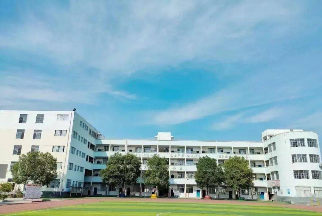 上饶银行《校园金话筒》走进景德镇市梨树园小学_足球_教育_故事