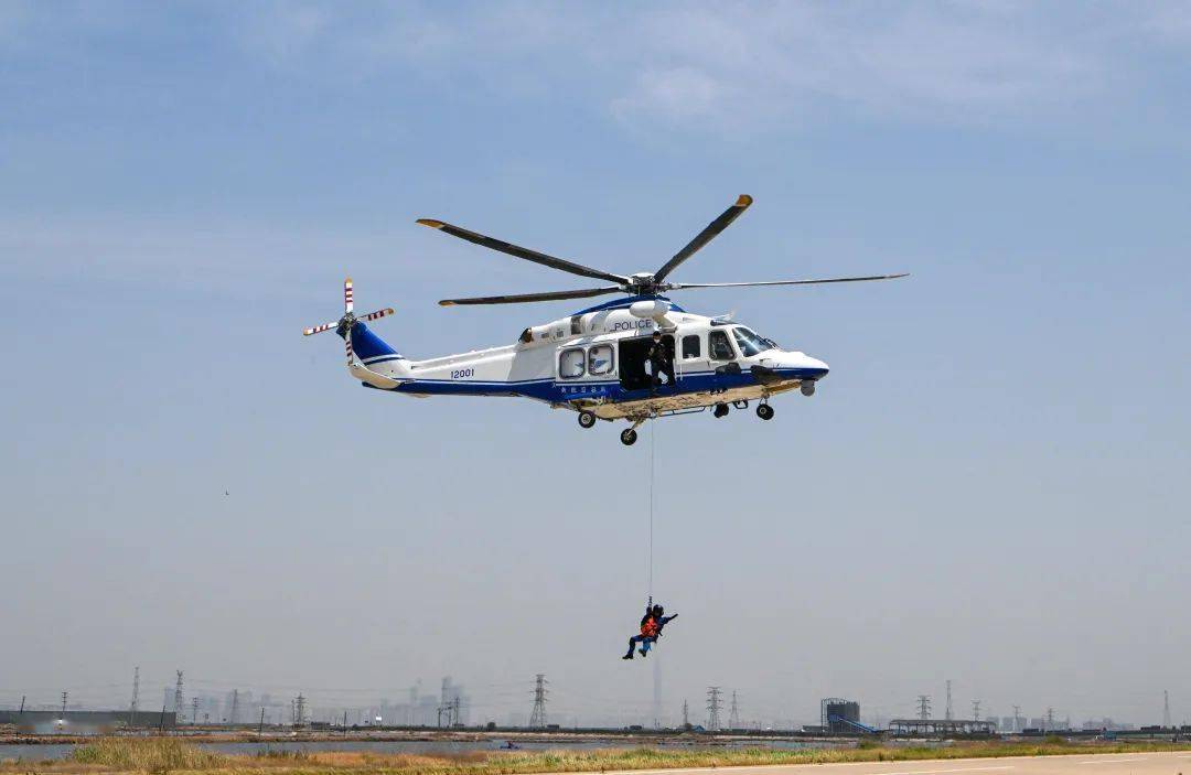 天津市公安局警务航空总队开展夏季专项飞行训练_进行_任务_搜索