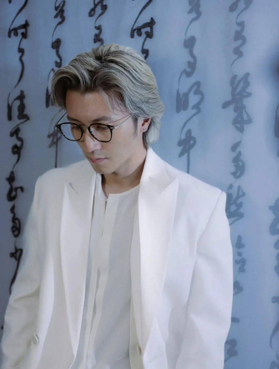 温雅男中发鲨人不眨眼