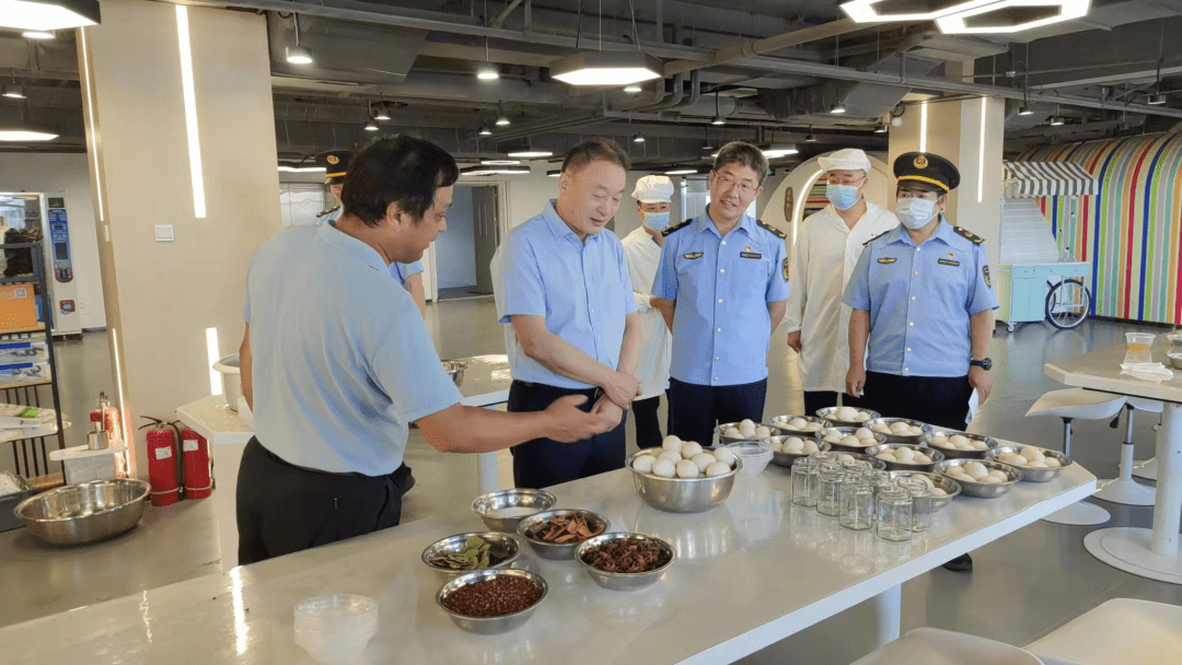 大兴区委常委,常务副区长刘洋带队督导食品安全"两个责任"落实情况