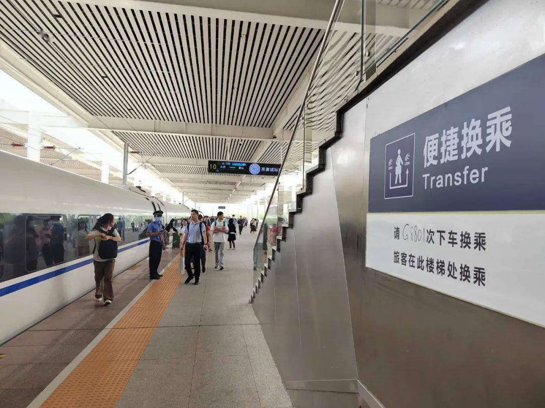 保证旅客顺利换乘,他们这样做!_列车_进行_唐山站