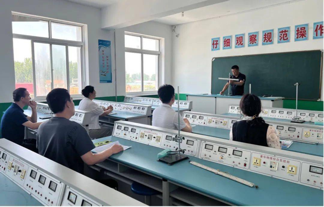 踔厉奋发向未来—辽阳县教学视导组到唐马寨镇九年一贯制学校开展