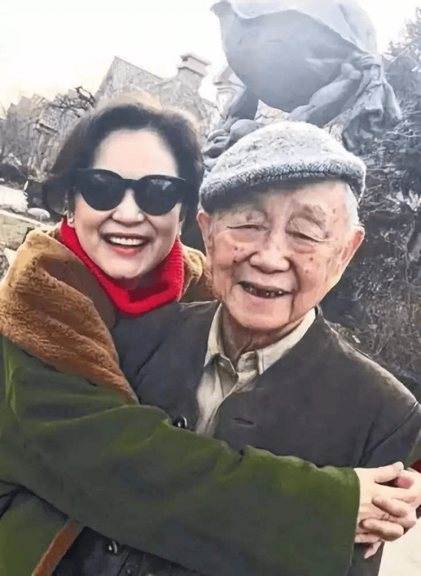 不留骨灰,没有仪式:宠妻76年的他,走了_黄永玉_张梅溪_网络