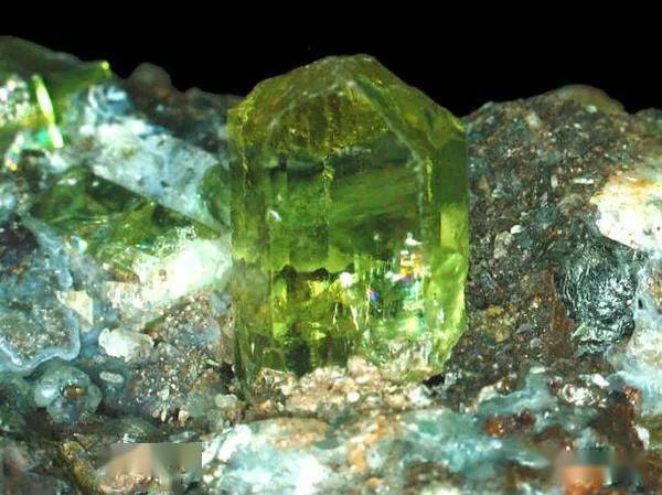 盘点彩色宝石们的原石之态_小南_平台_版权