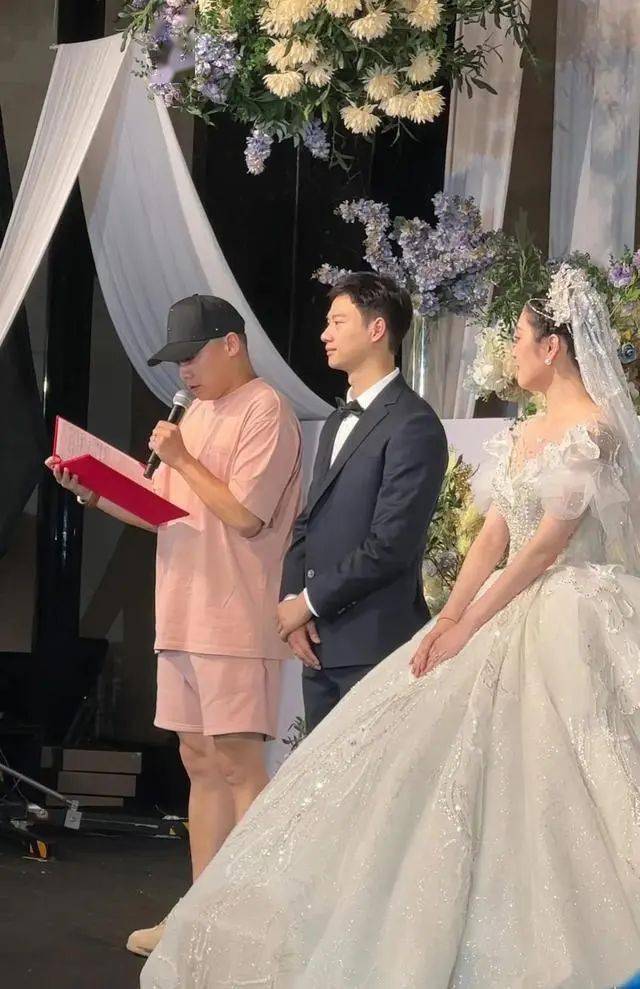前国手周雨今天在江苏举行婚礼,马龙,许昕,樊振东,王楚钦等球员都录了