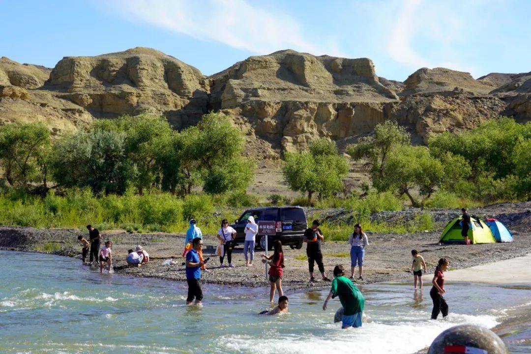 【大美乌尔禾】来白杨河大峡谷漂流,假期特惠价98元,让你嗨个够!