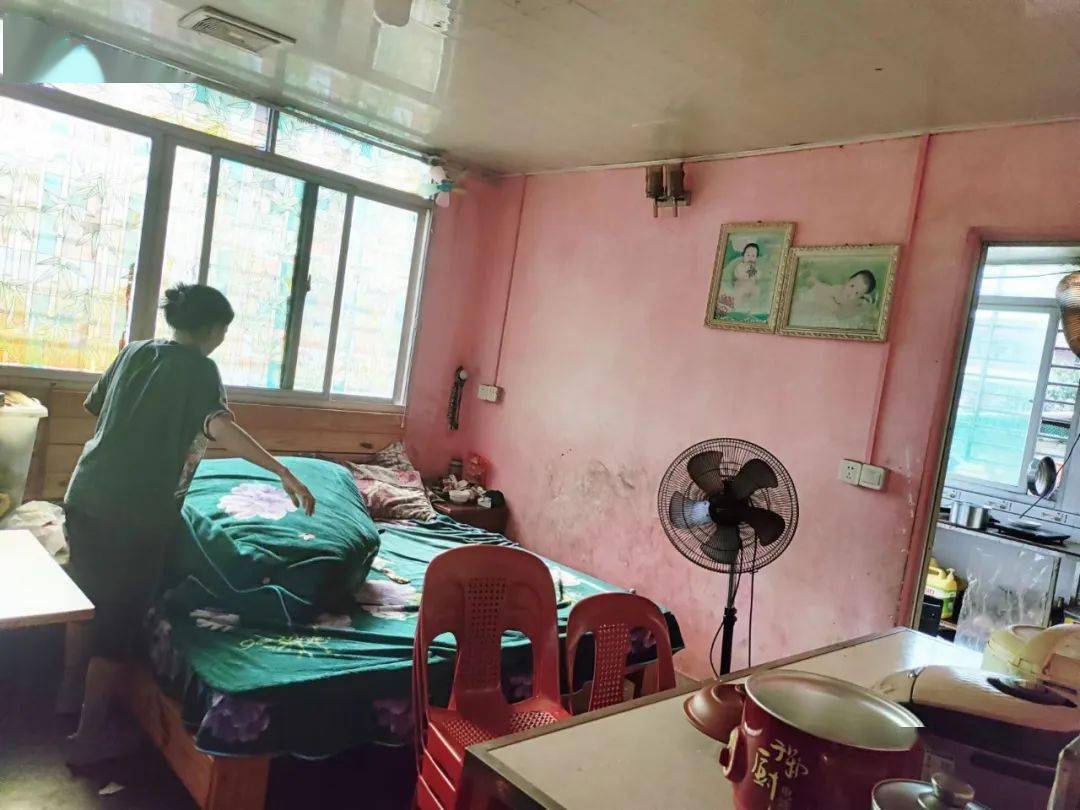 "林梅卿告诉记者,她和丈夫在周边打工,家里还有中风