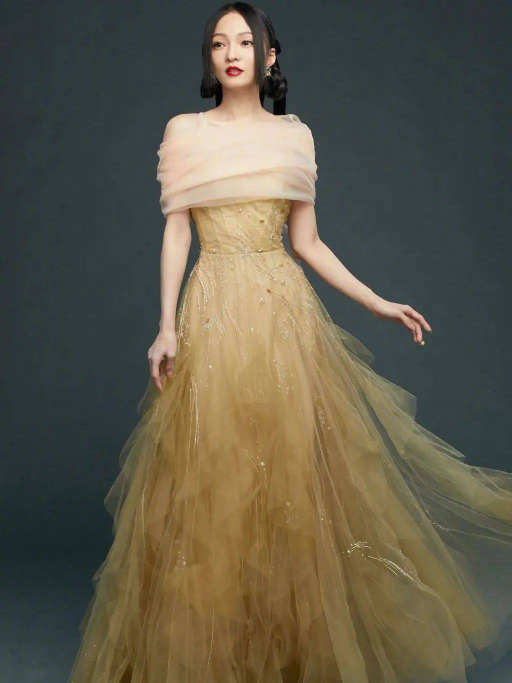 再开演唱会,张韶涵把"百变"的名头坐实了!_angela_舞台_造型