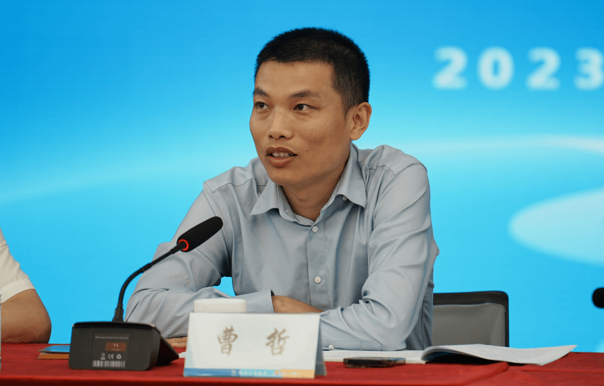 湖北荆门农商银行党委书记,董事长 曹哲通过降本减费,无忧续贷呵护小