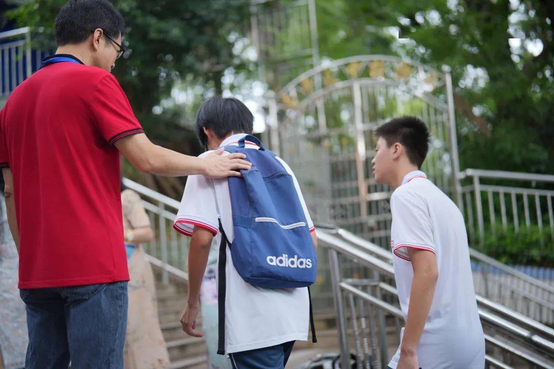 南平三中考点和大家一起感受中考氛围带大家直击中考现场现在,就让小