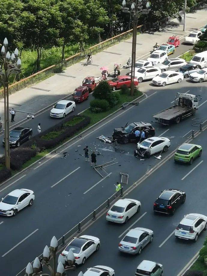 南充顺庆最近车祸图片