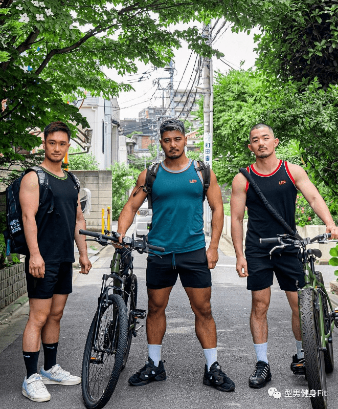 日本壮熊大叔们的内内写真